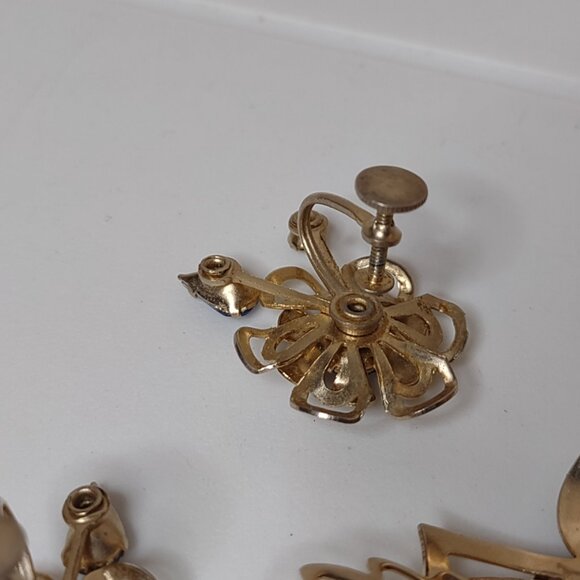 Vintage Blue Rhinestone Flower Brooch And Screw Back Earring Set - Picture 9 of 15